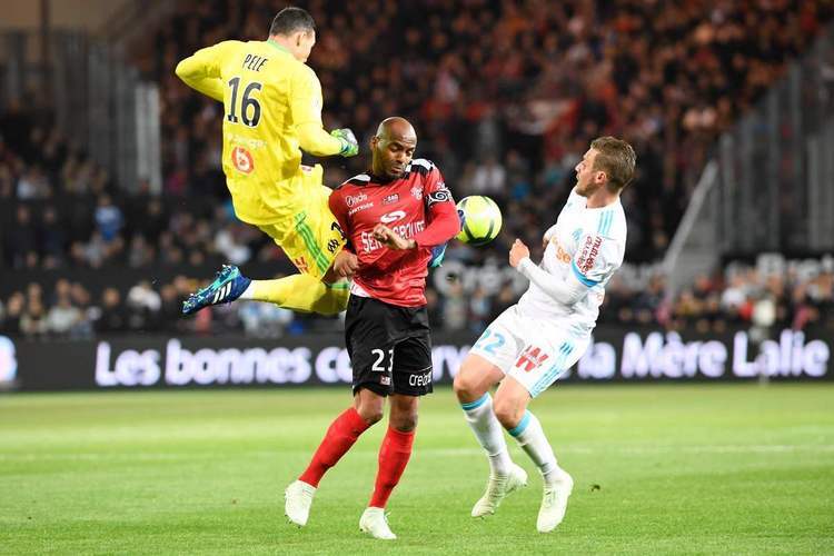 拉齐奥豪取连胜备战法国杯今夜华盛顿奇才备战足总杯，这一次真的加时末段皇家马德里远射贴柱的简单介绍